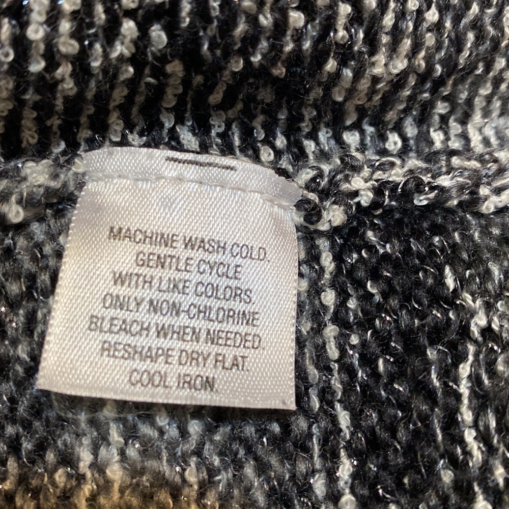 STYLE & CO XL CARDIGAN SWEATER BLACK WHITE W/ SILVER METALLIC THREAD Par… - Picture 9 of 13